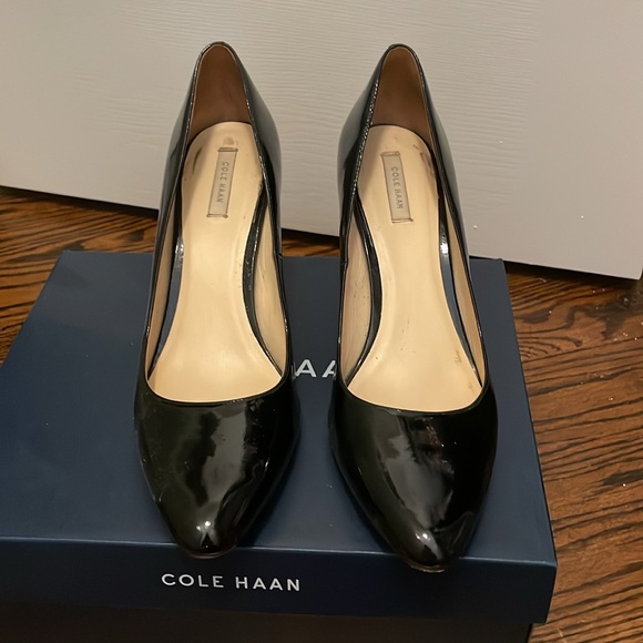 Black patent heels. Cole Haan - Picture 2 of 7